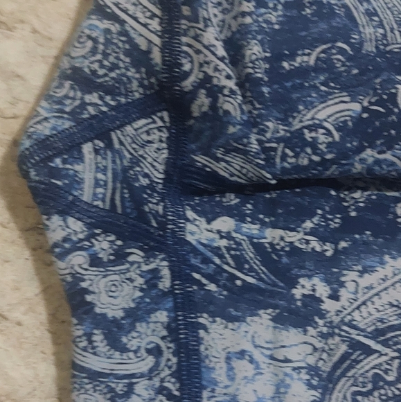 NWOT Lululemon Tights Blue Paisley 4 - Picture 7 of 7